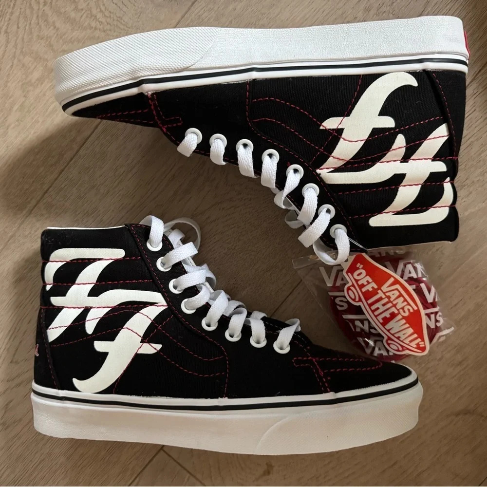 VANS Foo Fighters x Sk8- High 25th Anniversary
Size men’s 5 / woman’s size 6.5 - Picture 2 of 9